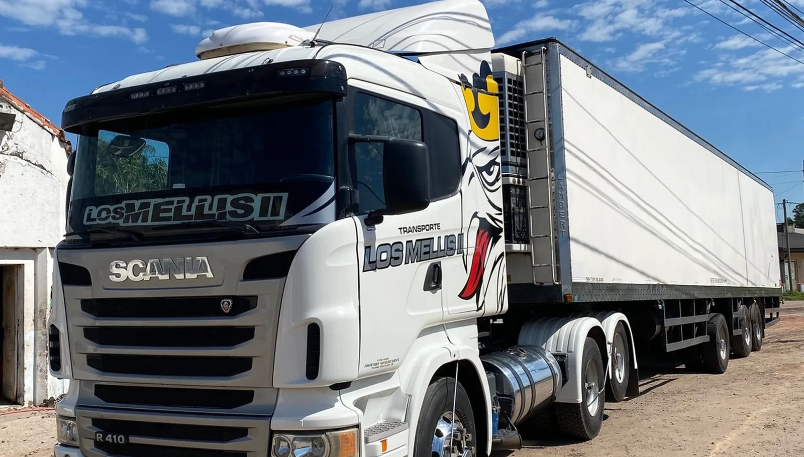 Camión Scania R410 de Los Mellis con semirremolque refrigerado